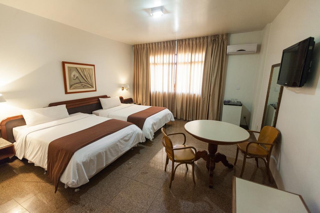 Dimas Lessa Hotel Montes Claros Exteriör bild