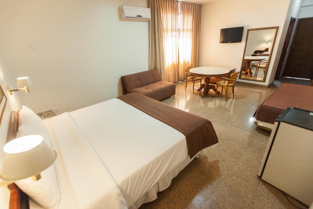Dimas Lessa Hotel Montes Claros Exteriör bild