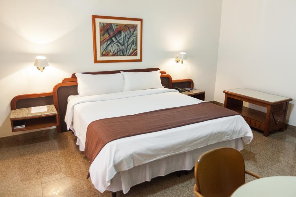 Dimas Lessa Hotel Montes Claros Exteriör bild