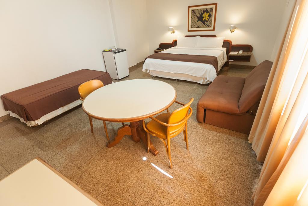Dimas Lessa Hotel Montes Claros Exteriör bild