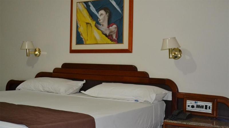 Dimas Lessa Hotel Montes Claros Exteriör bild